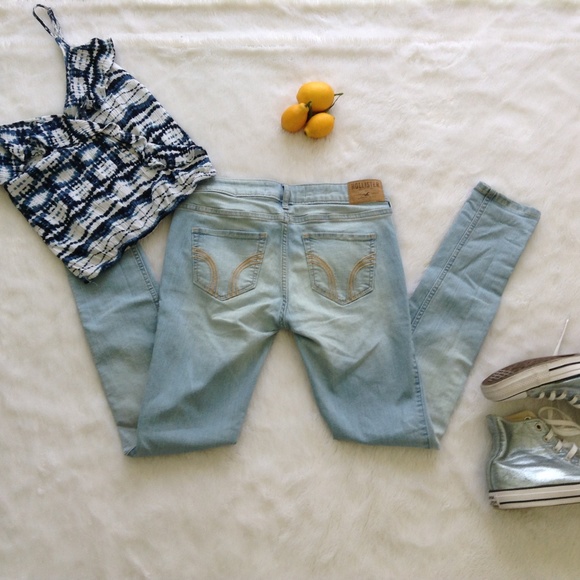 Hollister | Light Wash Skinny Jeans | Size 1S - Picture 6 of 7